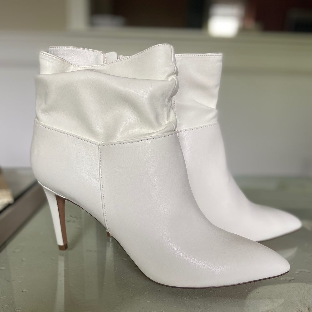 White Xoxo booties size 10
